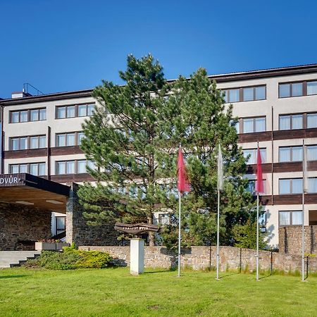 Hotel Skalsky Dvur بيستريس ناد بيرنستينيم المظهر الخارجي الصورة