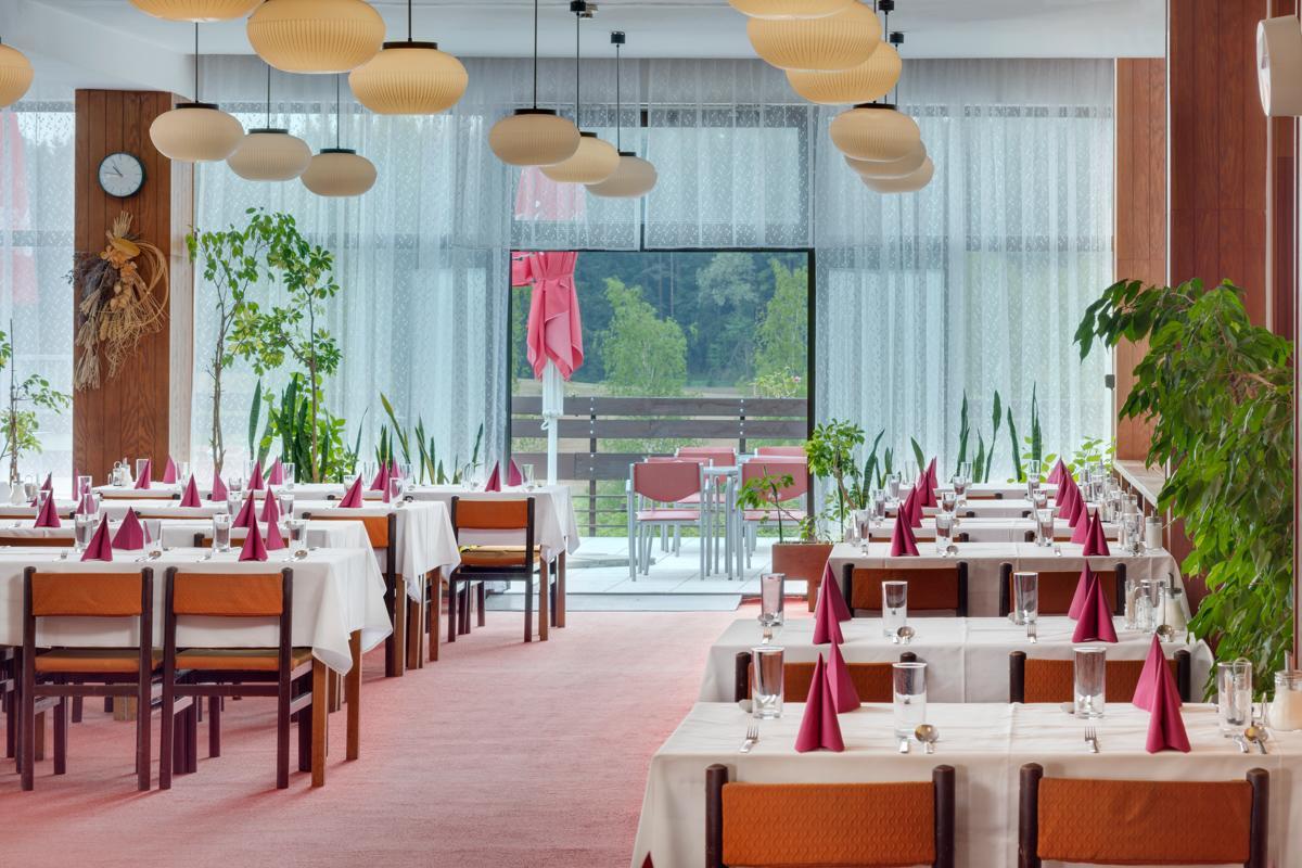 Hotel Skalsky Dvur بيستريس ناد بيرنستينيم المظهر الخارجي الصورة