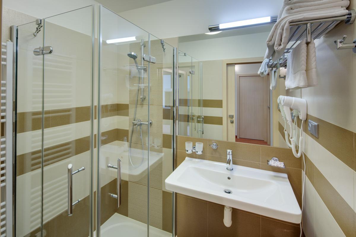 Hotel Skalsky Dvur بيستريس ناد بيرنستينيم المظهر الخارجي الصورة