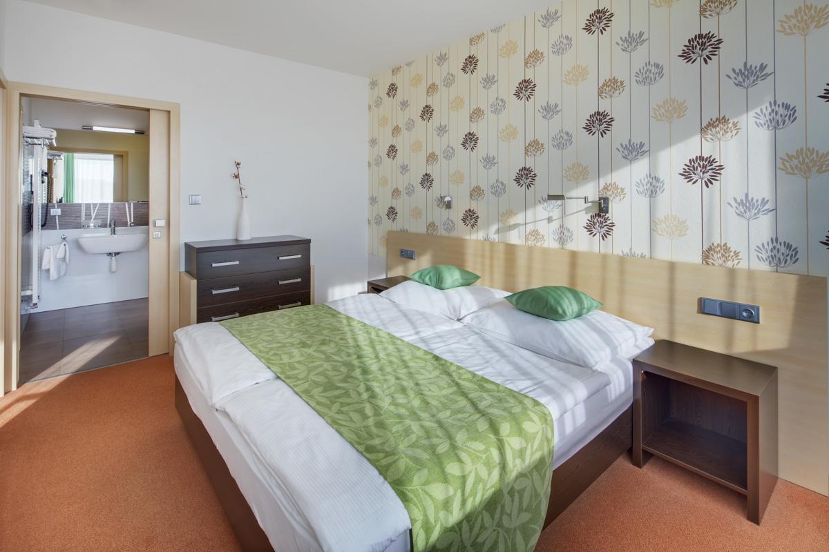 Hotel Skalsky Dvur بيستريس ناد بيرنستينيم المظهر الخارجي الصورة