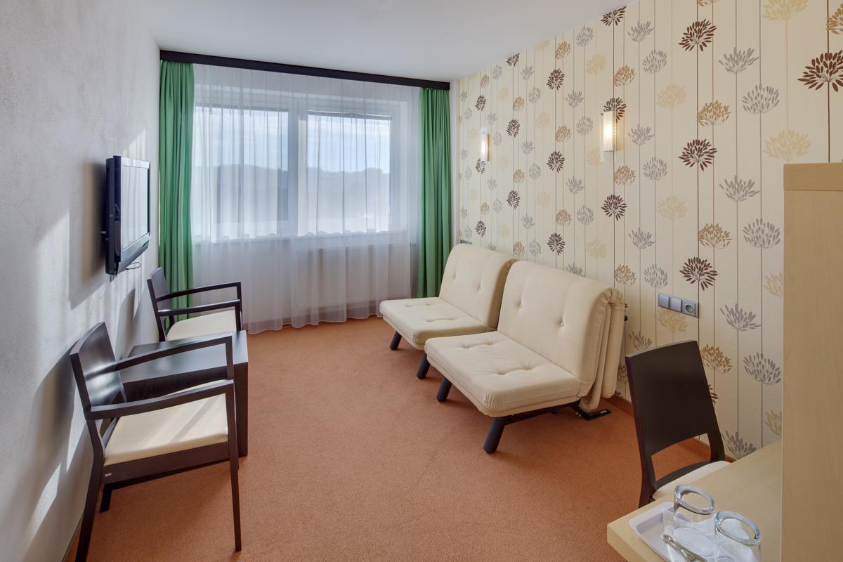 Hotel Skalsky Dvur بيستريس ناد بيرنستينيم المظهر الخارجي الصورة