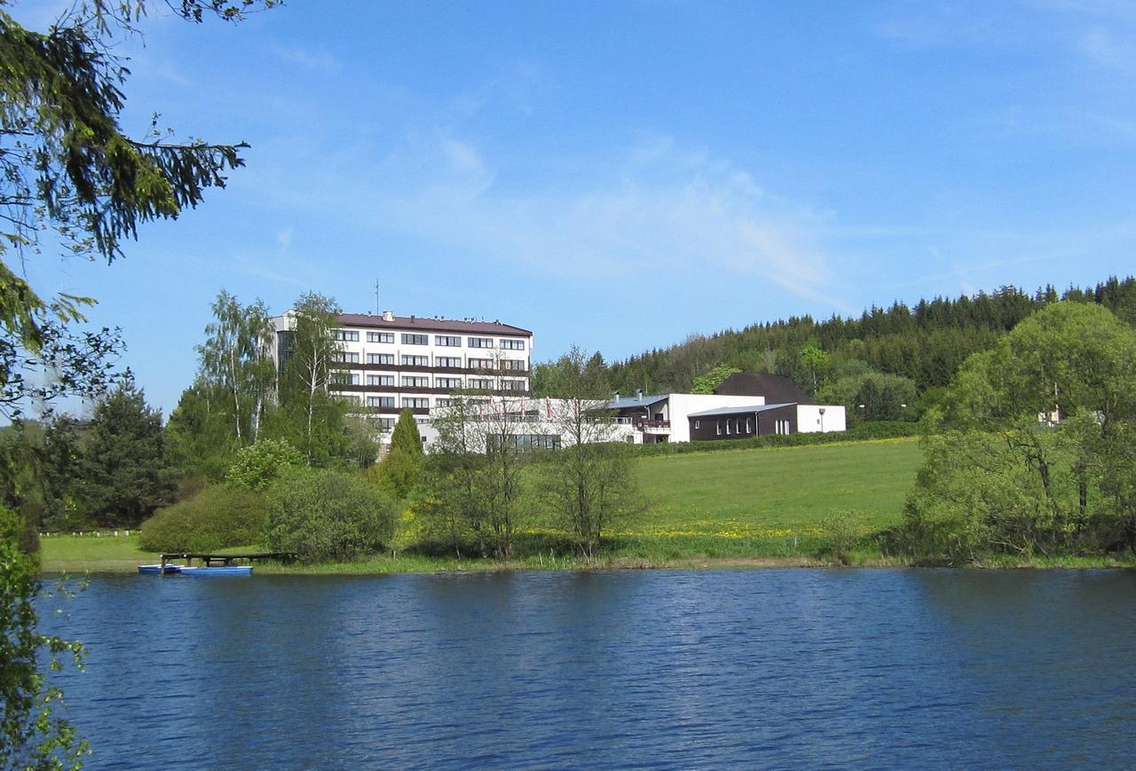 Hotel Skalsky Dvur بيستريس ناد بيرنستينيم المظهر الخارجي الصورة