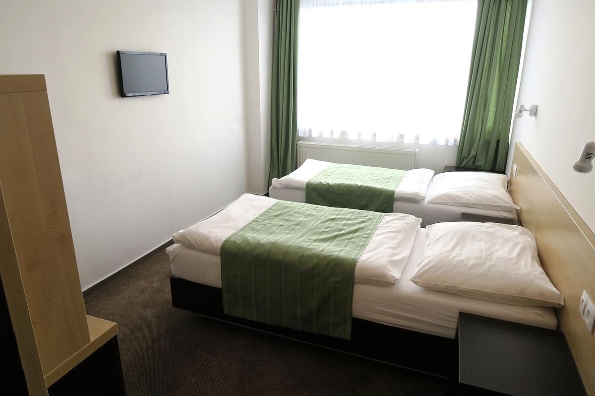 Hotel Skalsky Dvur بيستريس ناد بيرنستينيم المظهر الخارجي الصورة