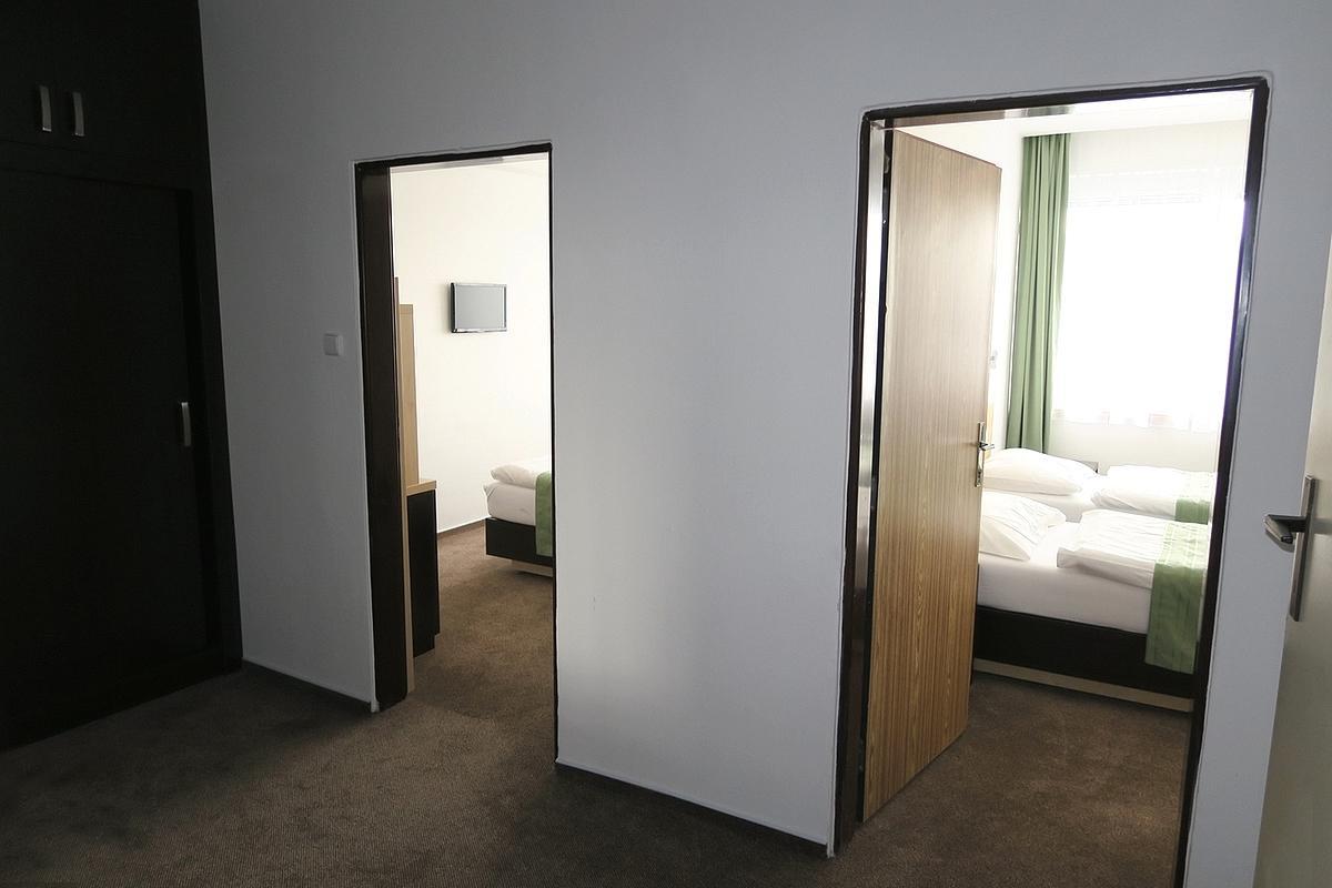Hotel Skalsky Dvur بيستريس ناد بيرنستينيم المظهر الخارجي الصورة